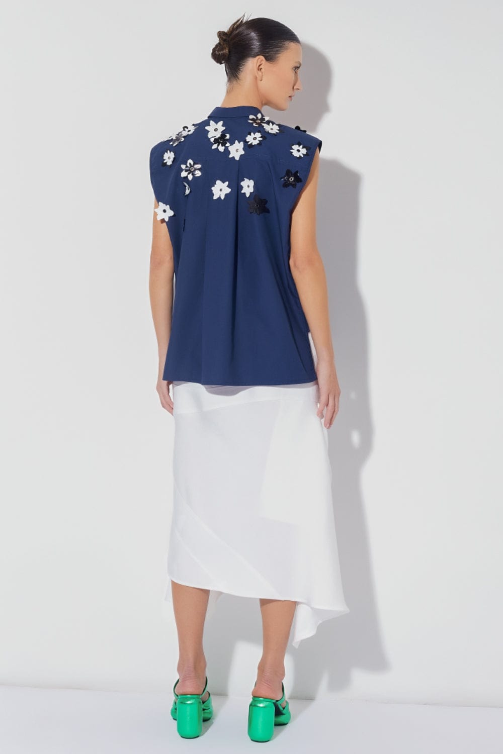 Coven - Camisa sem Manga Bordado Flores Azul Marinho