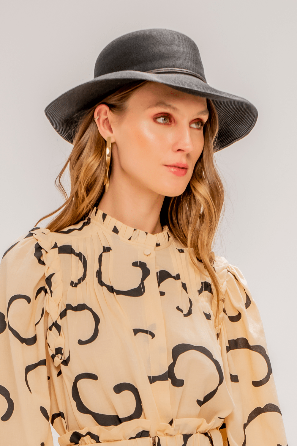 Bronté Amsterdam - Chapéu Anna Braid Preto