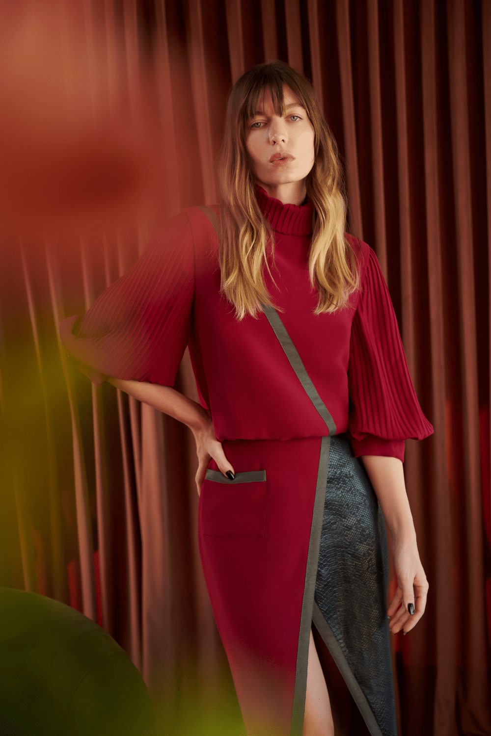 Zell - Conjunto Saia Lápis com Fenda Frontal e Cropped