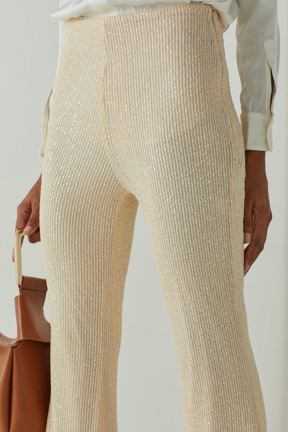 Mianotte - Calça Boot Cut em Paetês Bege