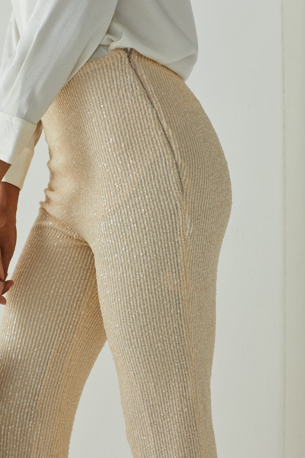 Mianotte - Calça Boot Cut em Paetês Bege