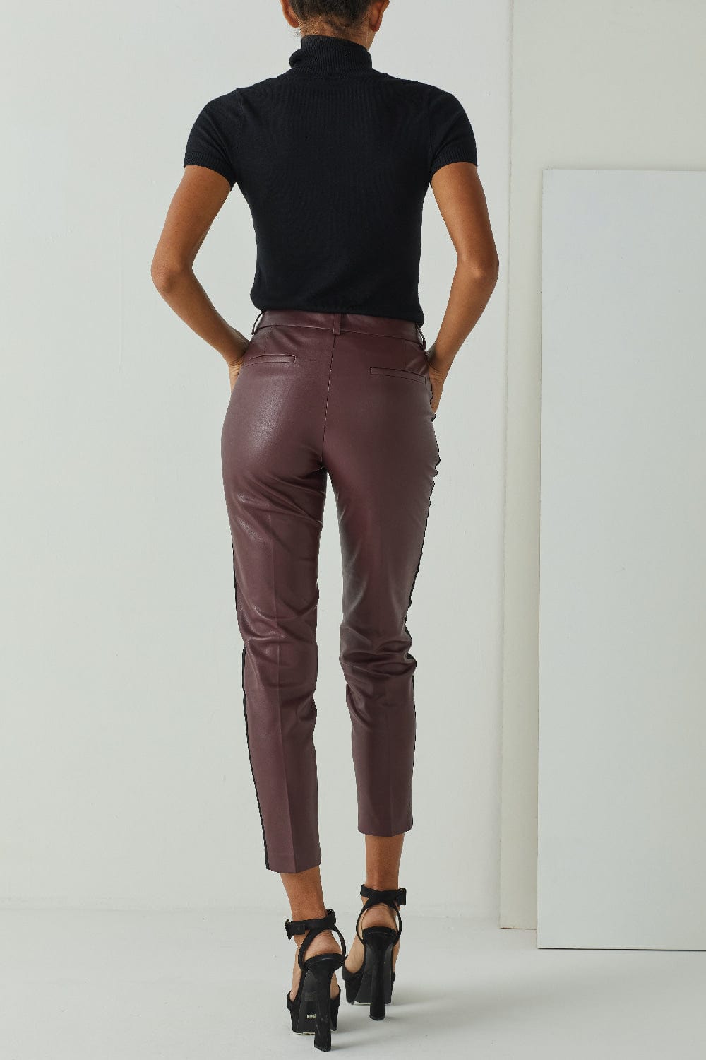 Access - Calça Alfaiataria Faixa Lateral Bordô