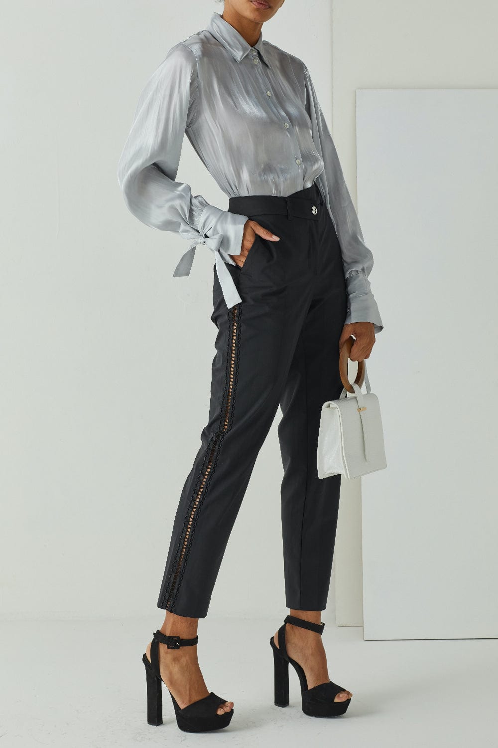 Covert - Camisa Manga Longa Metalizada Laços no Punho