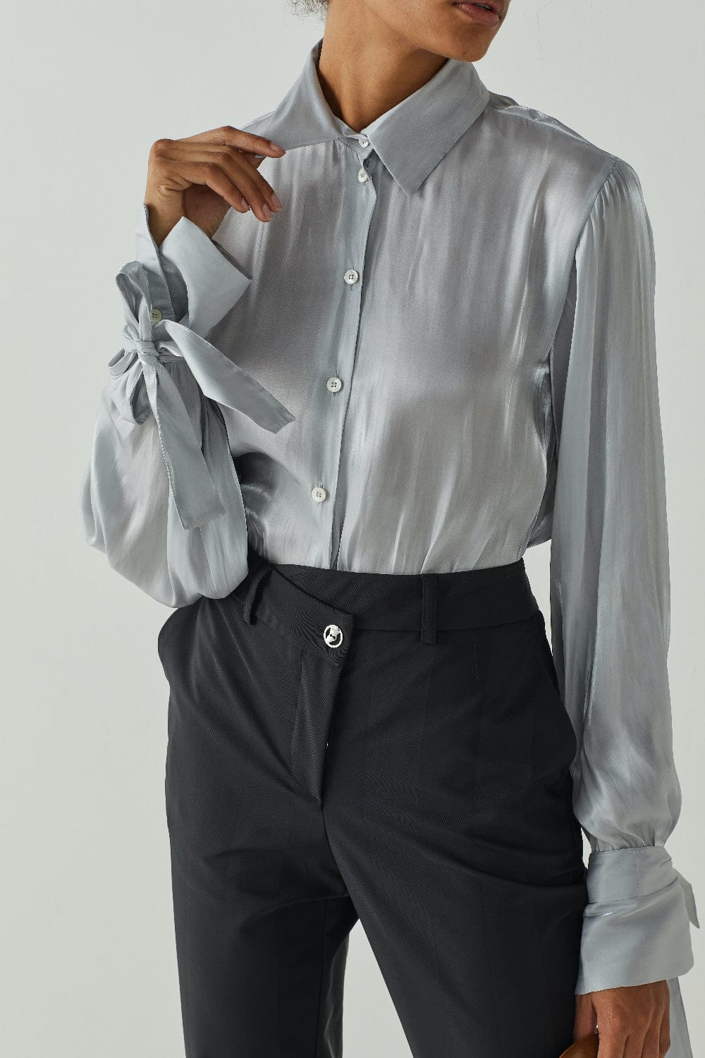 Covert - Camisa Manga Longa Metalizada Laços no Punho