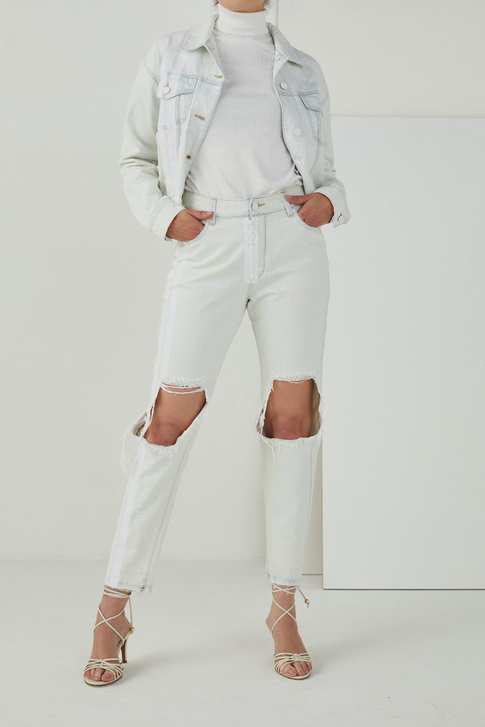 Whyte Studio - Calça Jeans Delavé Destroyed