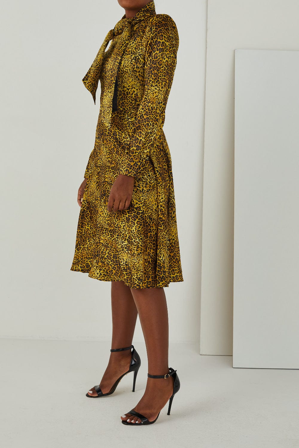 Zell - Vestido Midi Manga Longa Animal Print