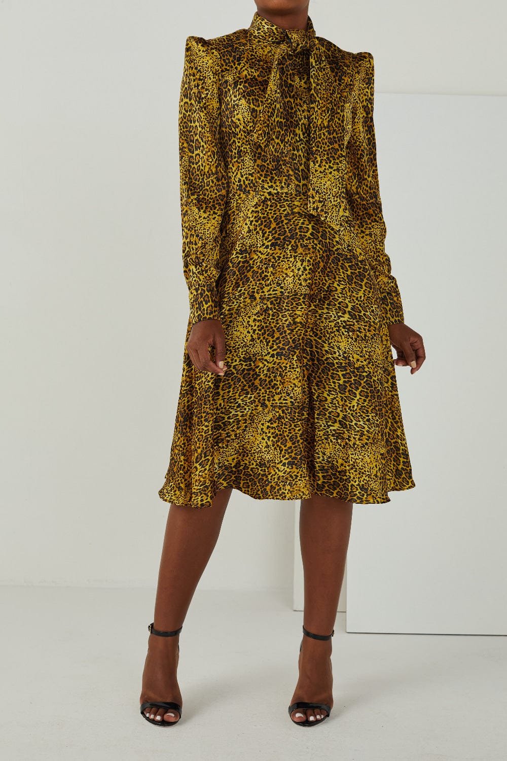 Zell - Vestido Midi Manga Longa Animal Print