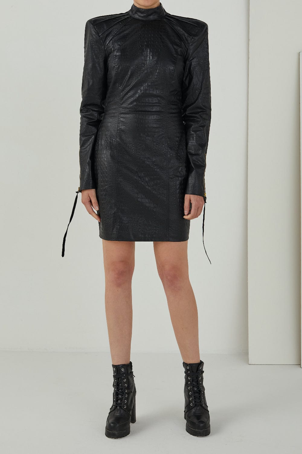 Nineminutes - Vestido Curto Manga Longa Preto