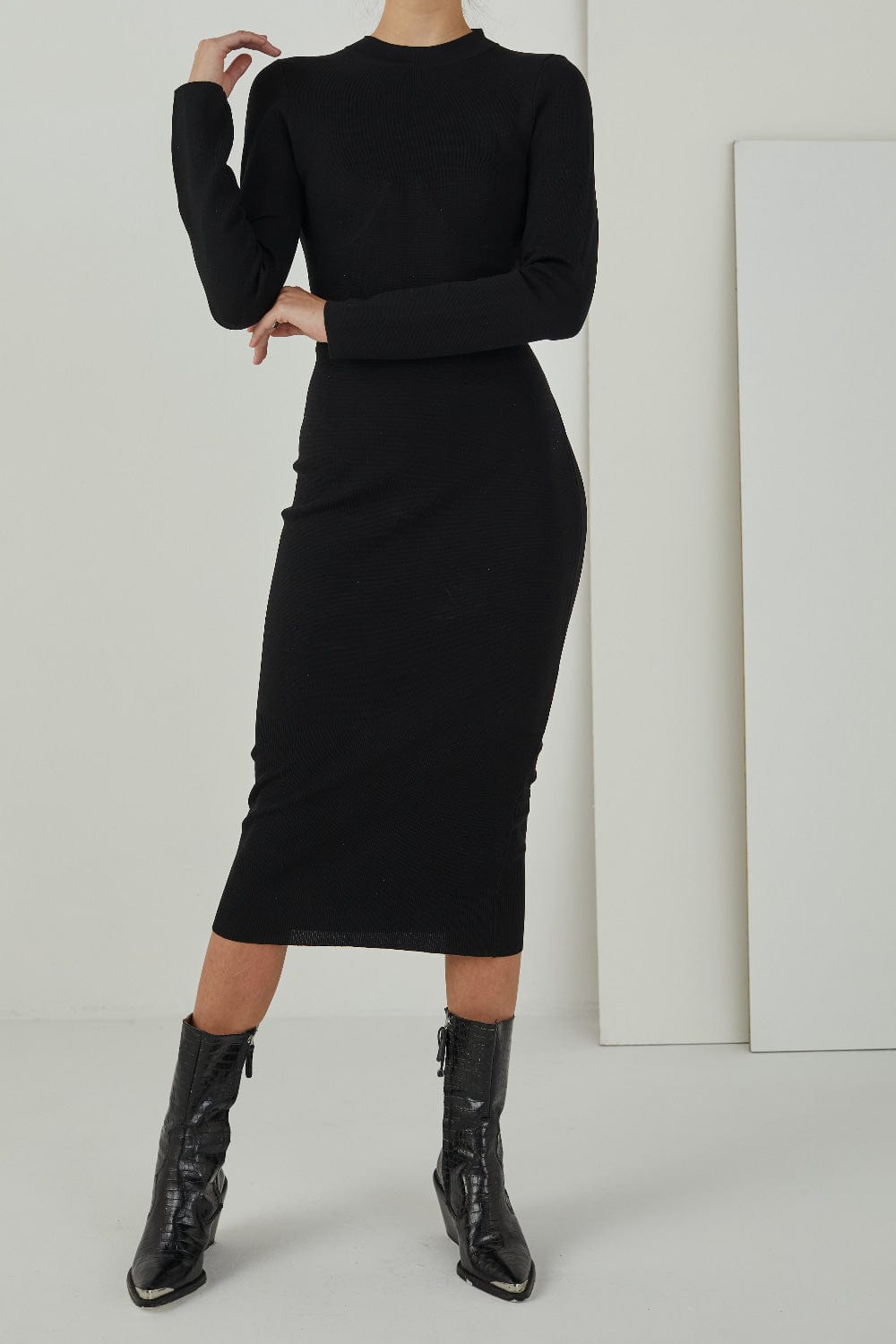 Whyte Studio - Vestido Midi Manga Longa Preto