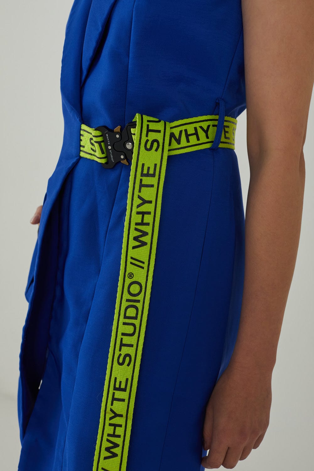 Whyte Studio - Vestido Curto Blazer Assimétrico sem Manga Azul