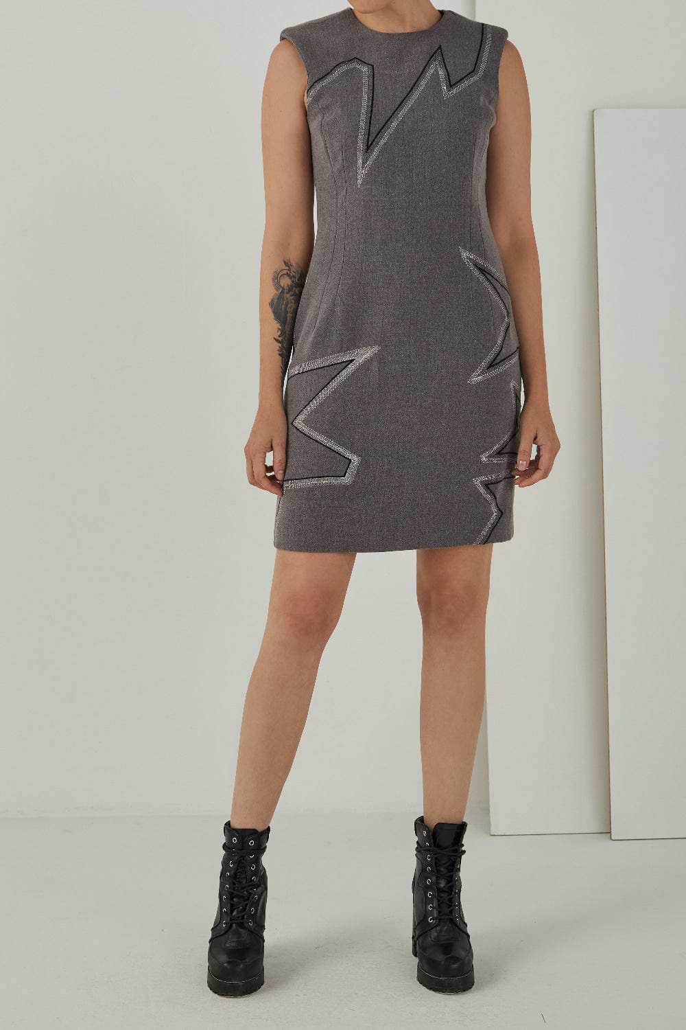 Club - Vestido Curto sem Manga Cinza