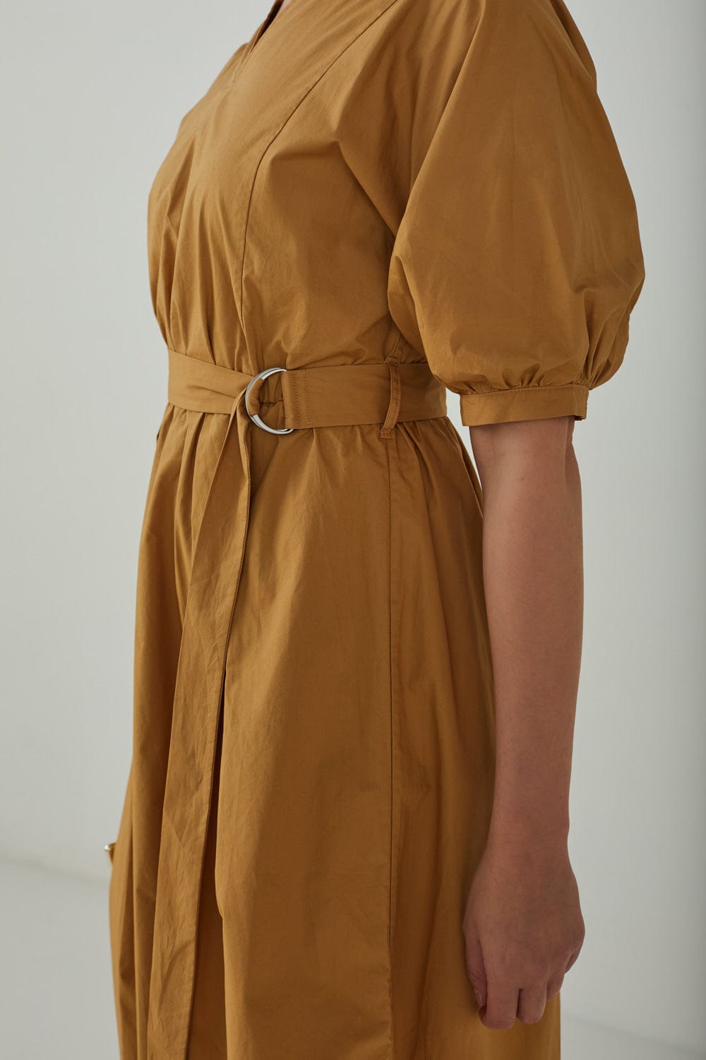 Meilleur Moment - Vestido Midi Manga Curta Bufante Bege