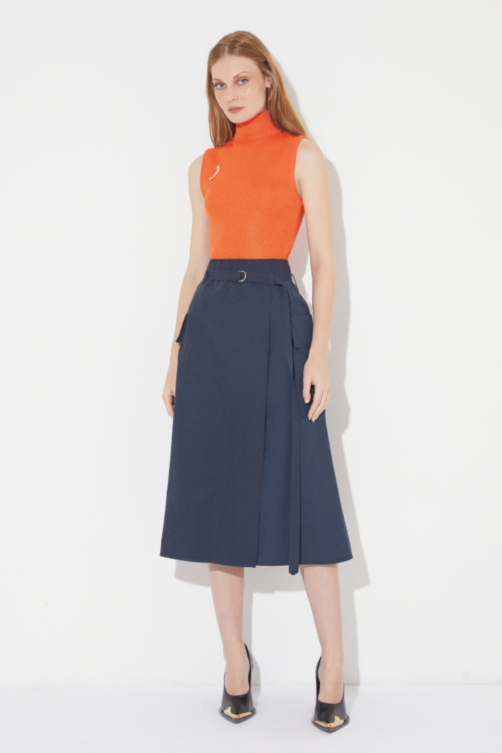 Coven - Saia Midi Evasê com Bolsos Azul Marinho