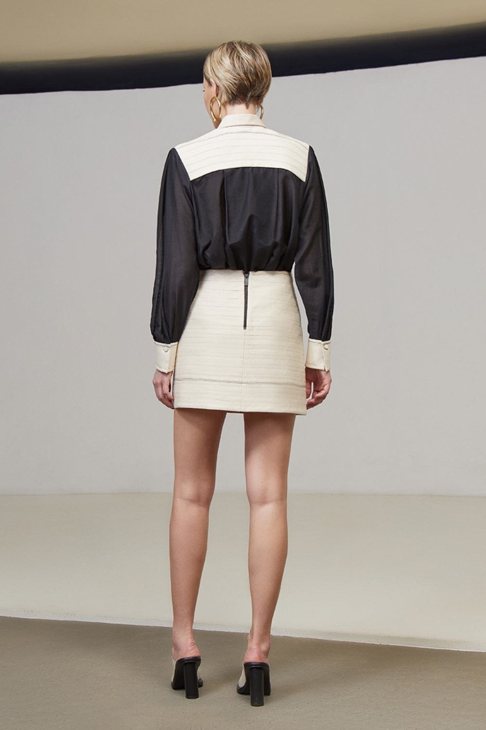 Coven - Saia Mini de Sarja com Viés de Couro no Cós Off White