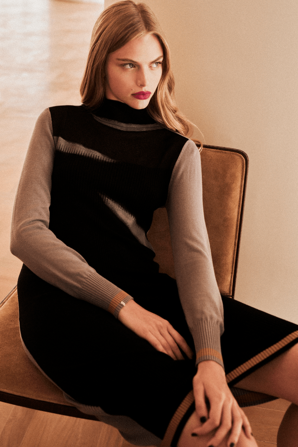 Oblique Creations - Vestido Midi Gola Alta e Manga Longa