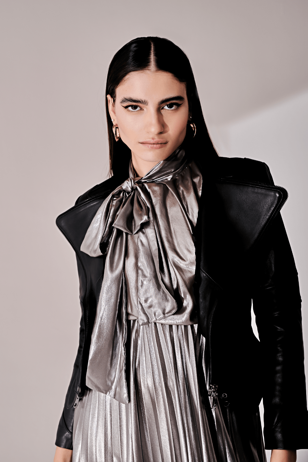 Vicolo - Vestido Mídi com Laço Frontal Cinza