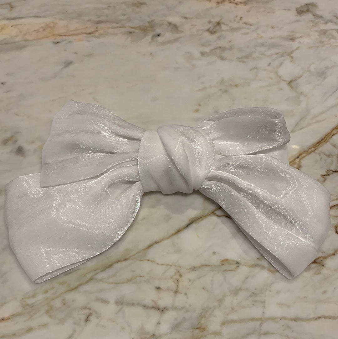 Bico de Pato com Laço Branco