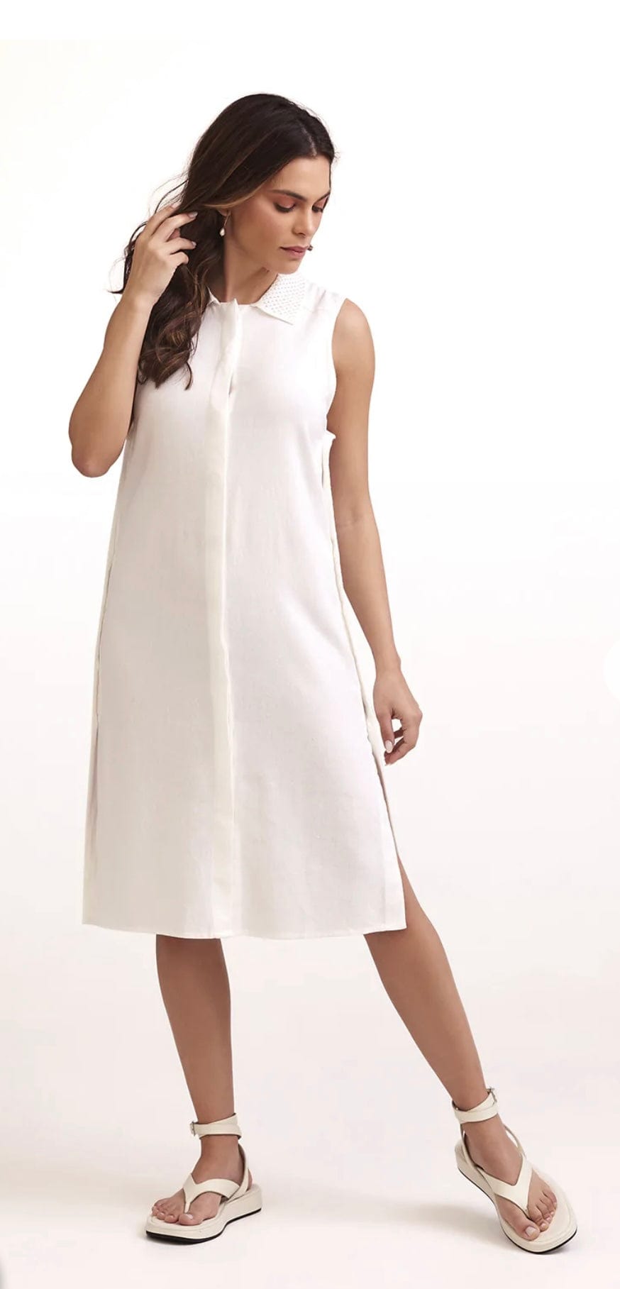 Viviane Furrier - Vestido Curto sem Manga Gola Crochet Off White