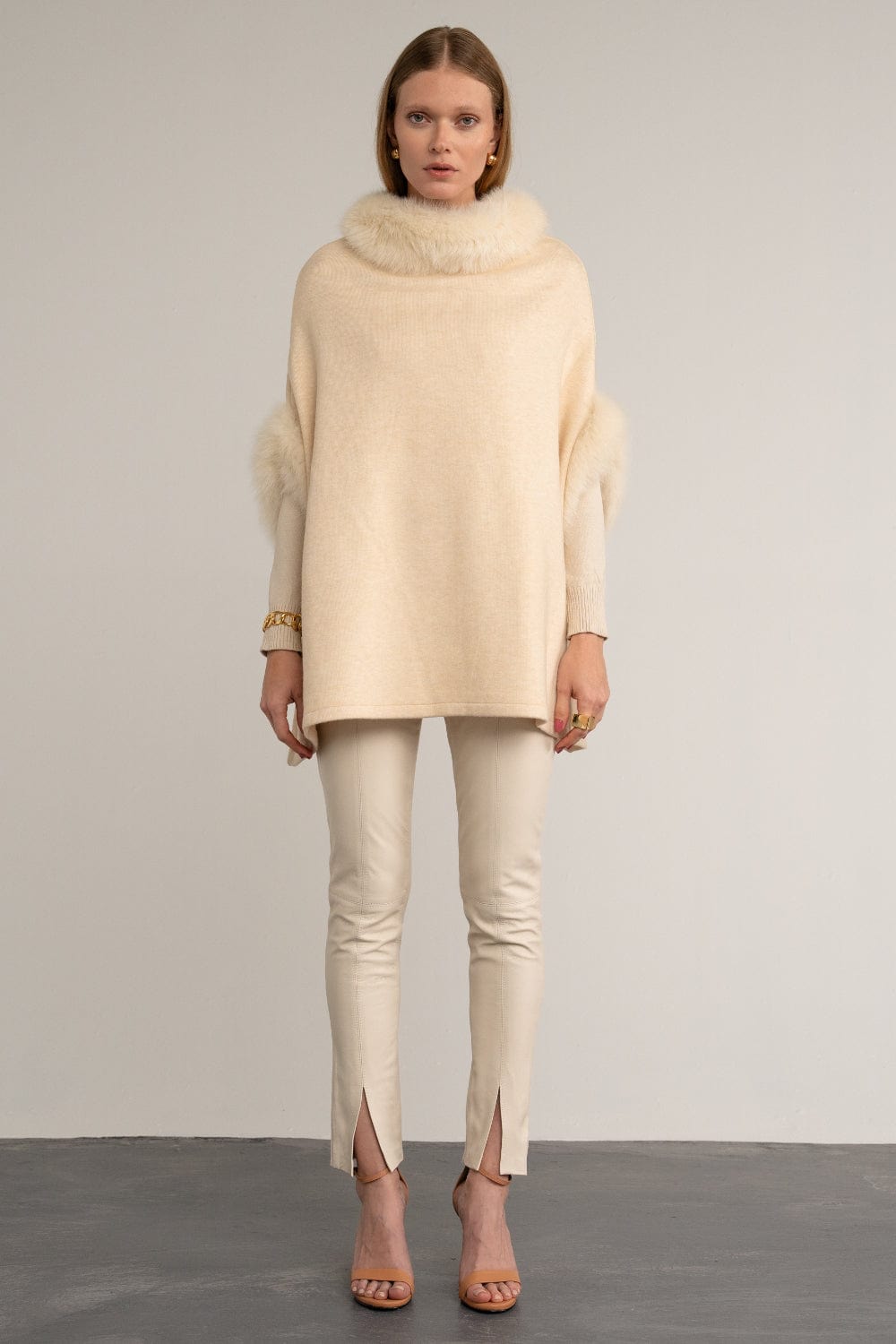 Madre Reina - Poncho Off White