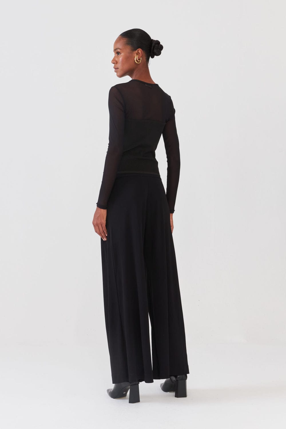 Viviane Furrier - Calça Pantalona em Malha Jersey Preto