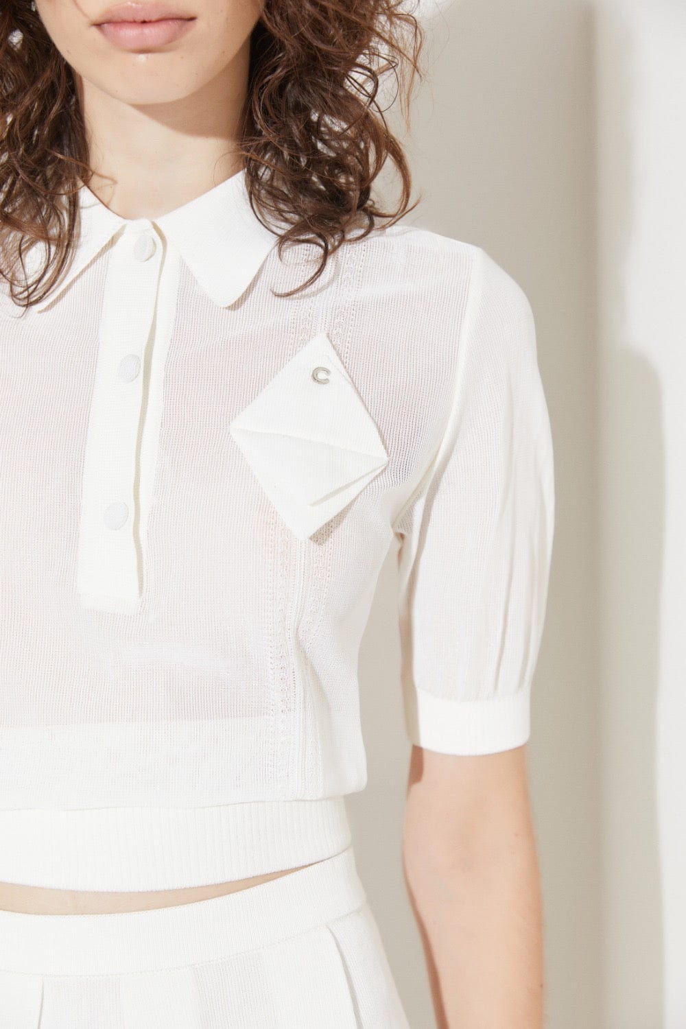 Coven -  Blusa Manga Curta Gola Polo Tricot Organza Branco