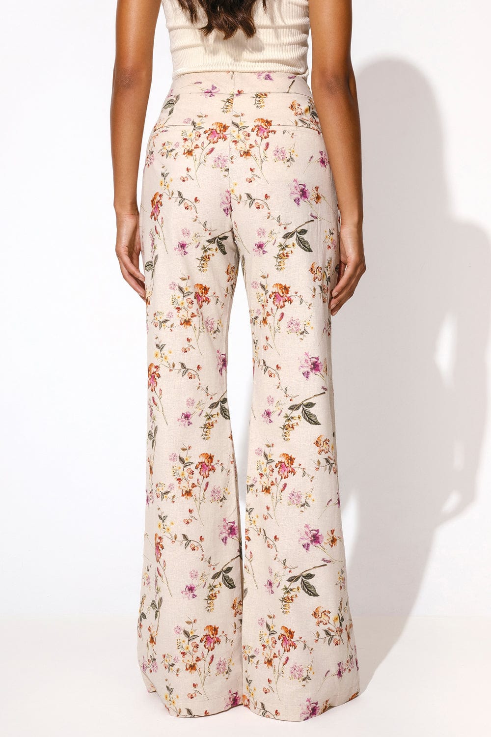 By Malina - Calça Alfaiataria Floral Devi