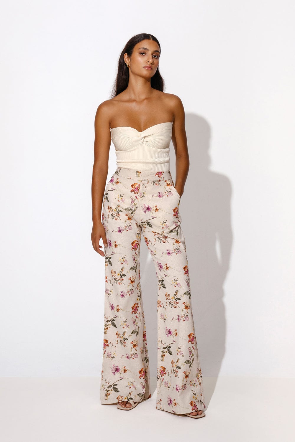 By Malina - Calça Alfaiataria Floral Devi