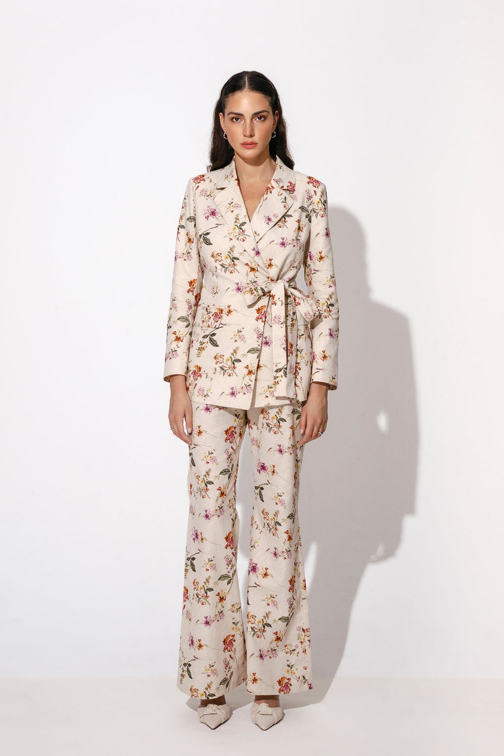 By Malina - Calça Alfaiataria Floral Devi