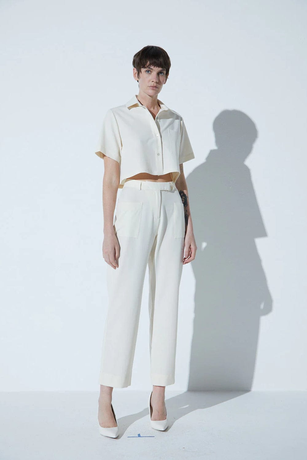 Viviane Furrier - Camisa Manga Curta Cropped Bege