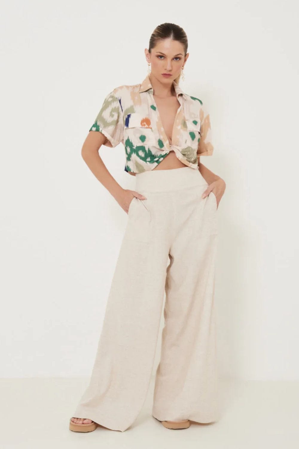 MOB - Calça Pantalona Cós Largo Bolsos Frente