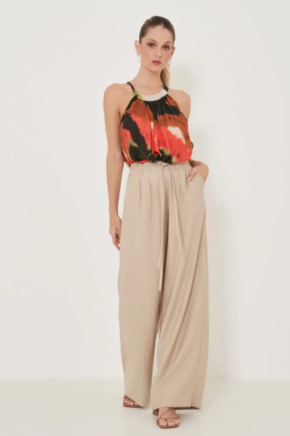 MOB - Calça Pantalona Passante com Faixa Alfaiataria Bege