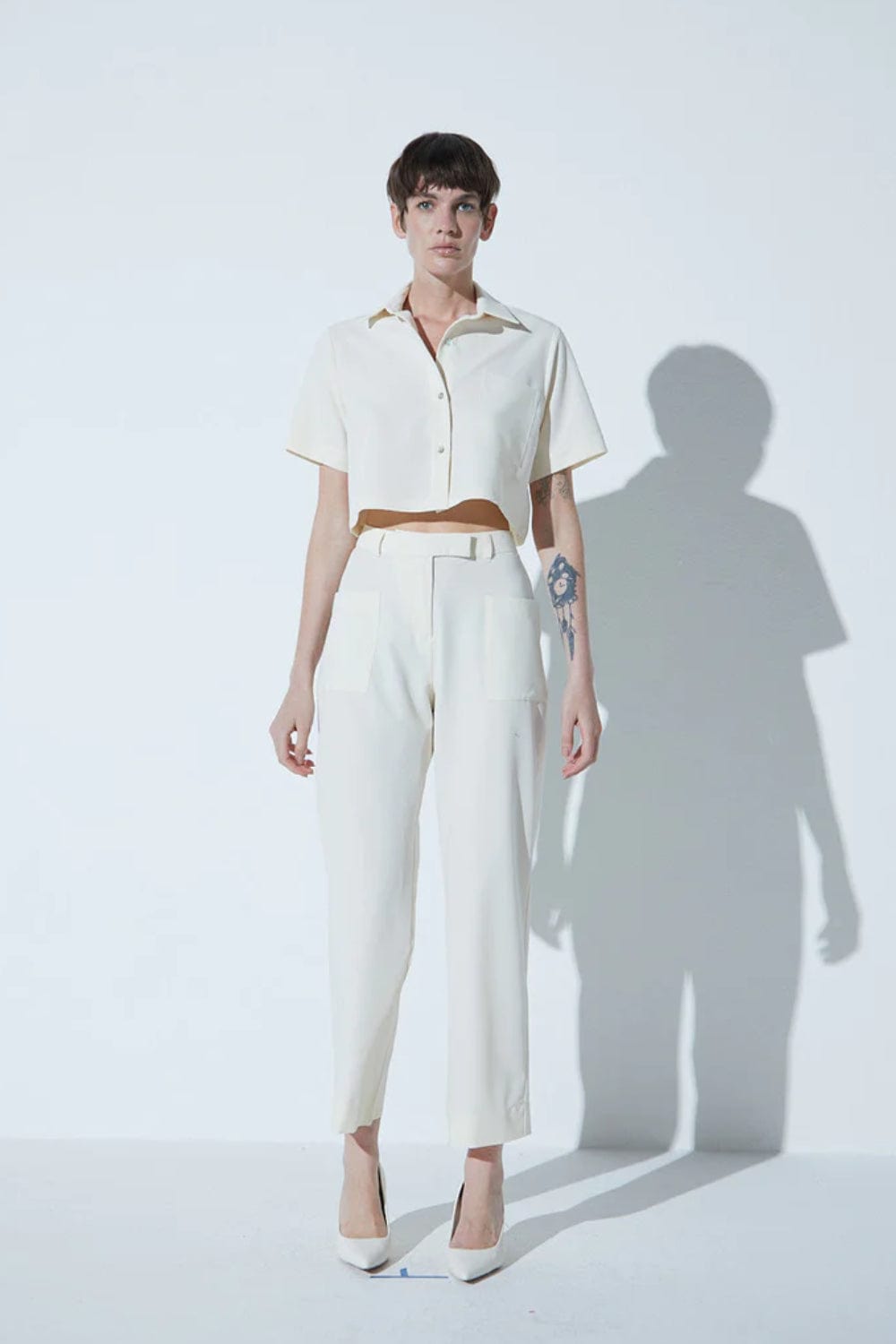 Viviane Furrier - Camisa Manga Curta Cropped Bege