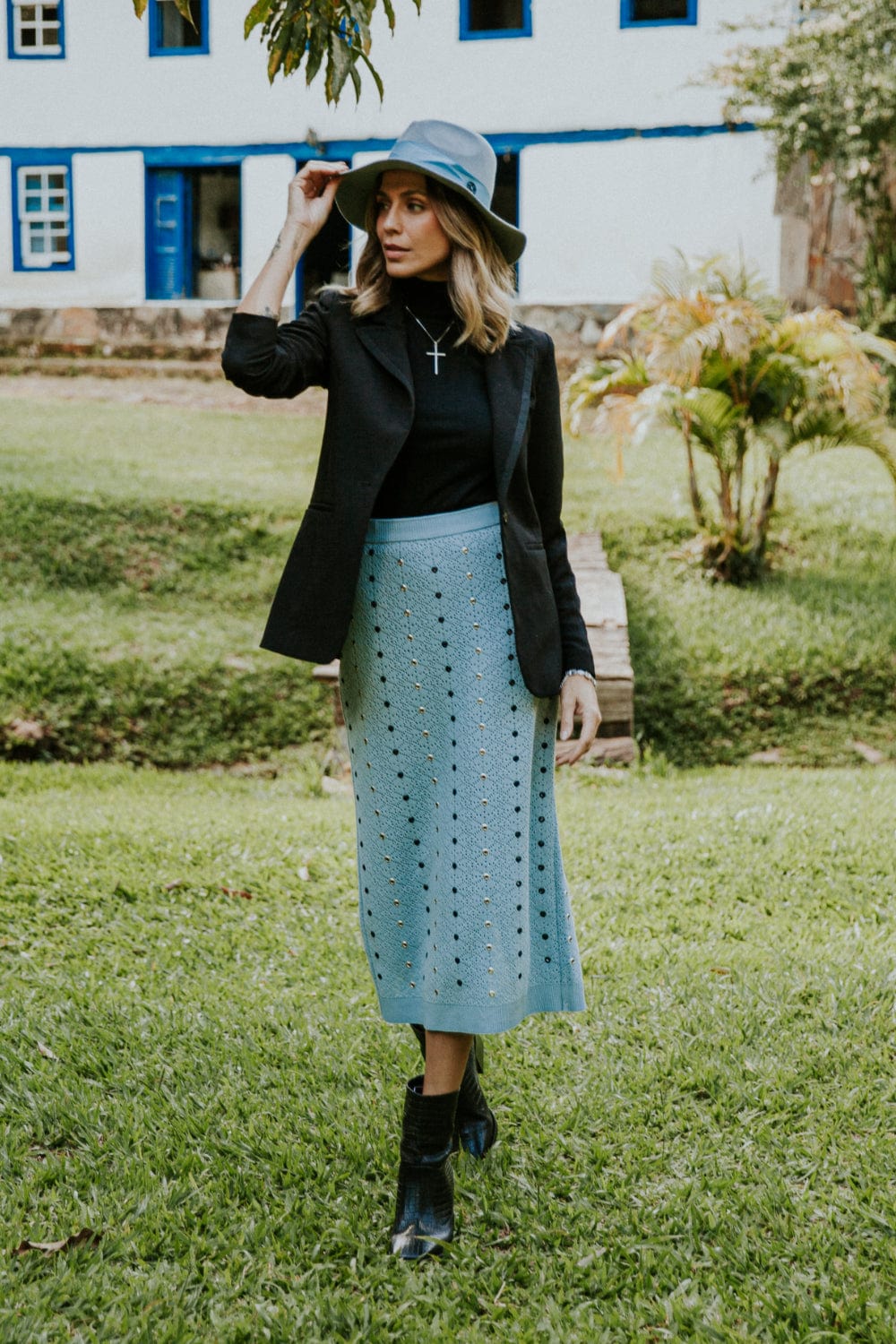 Coven - Saia Midi Tricot Ilhós Rendado Azul Claro