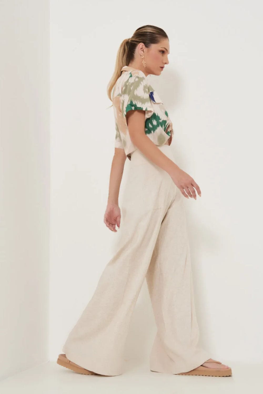 MOB - Calça Pantalona Cós Largo Bolsos Frente