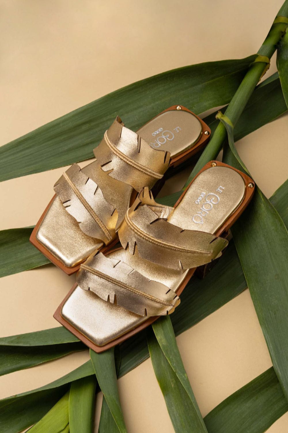 Le Borô - Rasteira Flat Bananeira Dourada