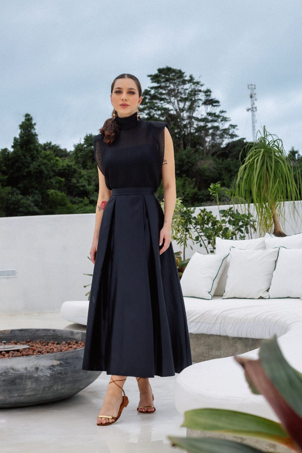 Glória Coelho - Blusa sem Manga Muscle- T Metal Ombreira e Gola Preto