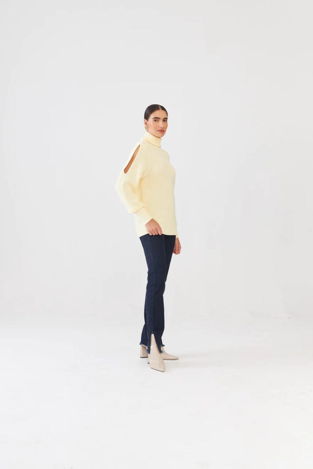 Viviane Furrier -  Blusa Manga Longa Gola Alta Tricot Off White