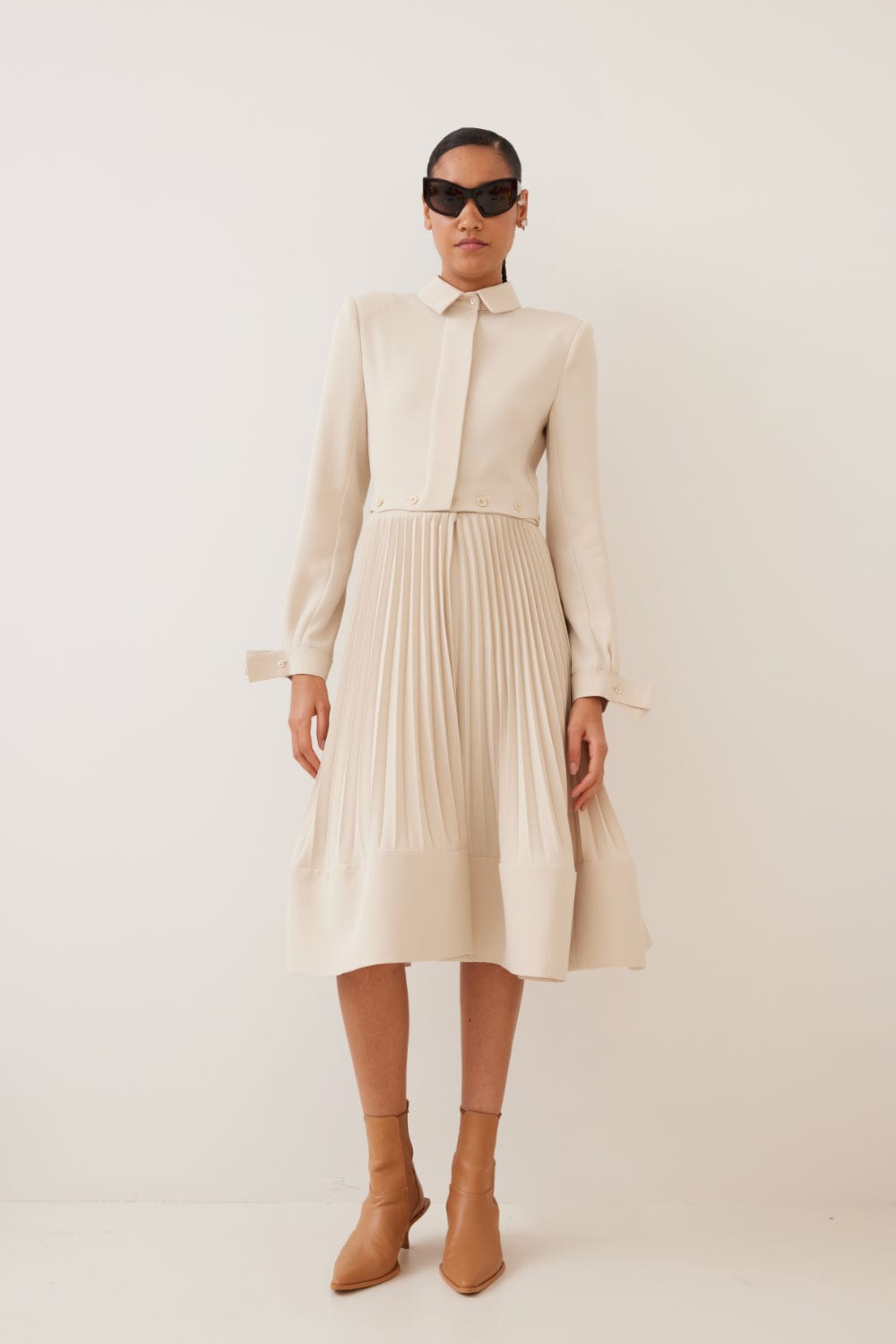 Glória Coelho - Vestido Midi Plissado Manga Longa Areia