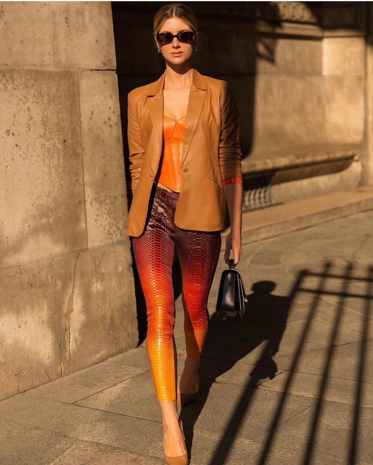 Juliana Sanmartin -  Blazer Alongado em Couro  Caramelo