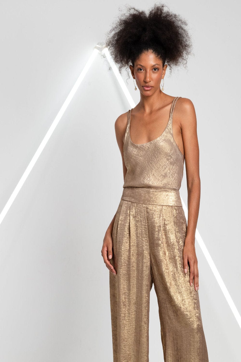 Viviane Furrier - Blusa Alça Fina Lamê Dourado