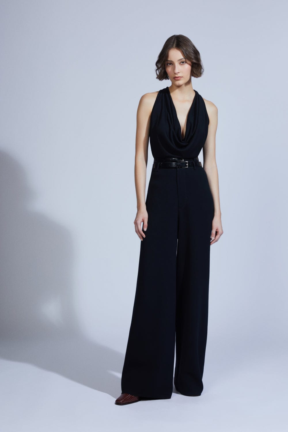 Coven -  Blusa sem Manga Tricot  Decote Degagê Leve Preto