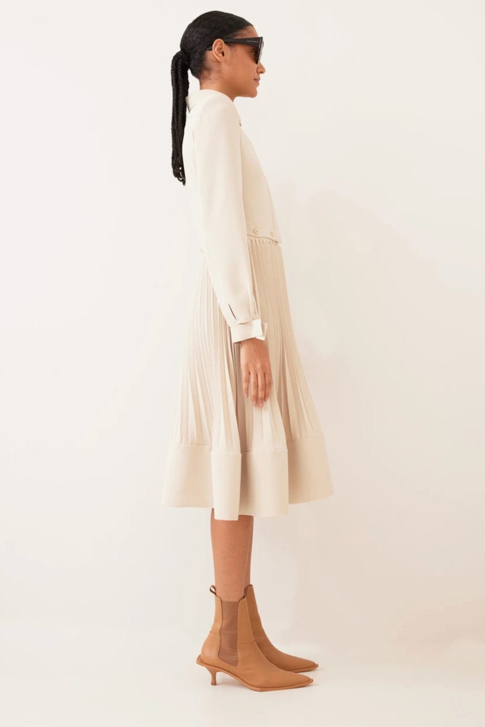 Glória Coelho - Vestido Midi Plissado Manga Longa Areia