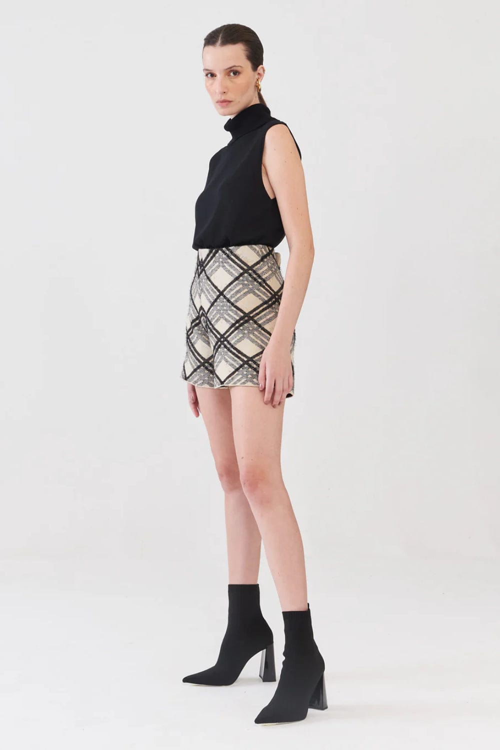 Viviane Furrier -  Blusa sem Manga Gola Alta Tricot Preto