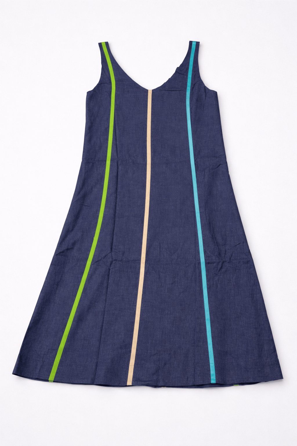 Viviane Furrier - Vestido Midi em Tecido Decote V com Aplicação em Galão