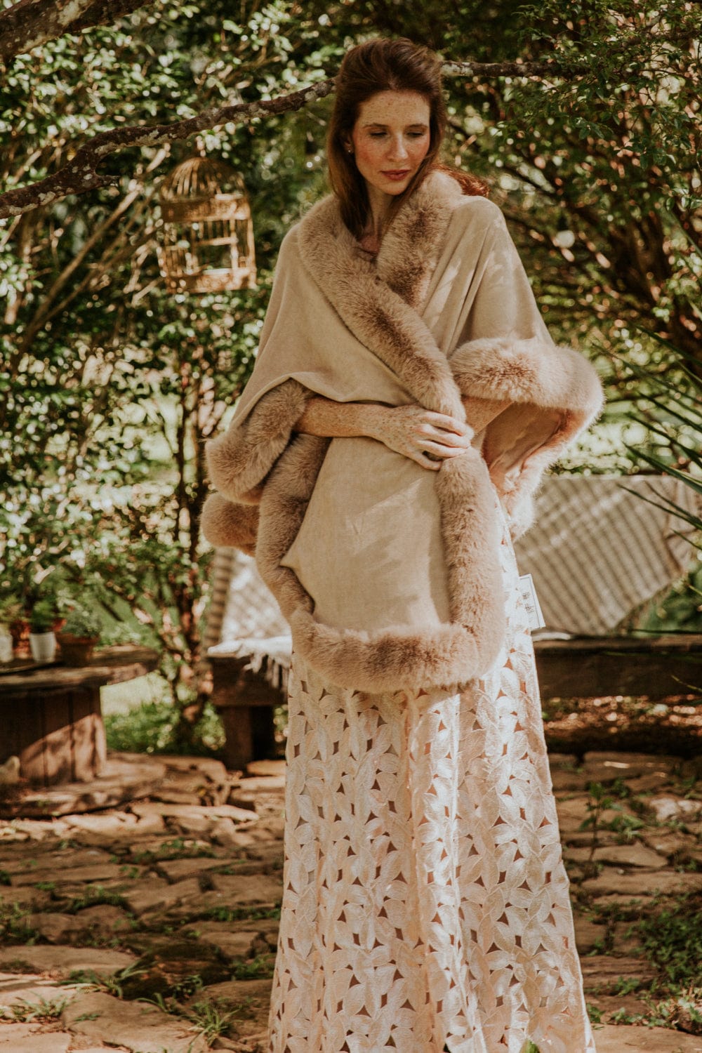 Alex Max - Poncho Sintético Bege