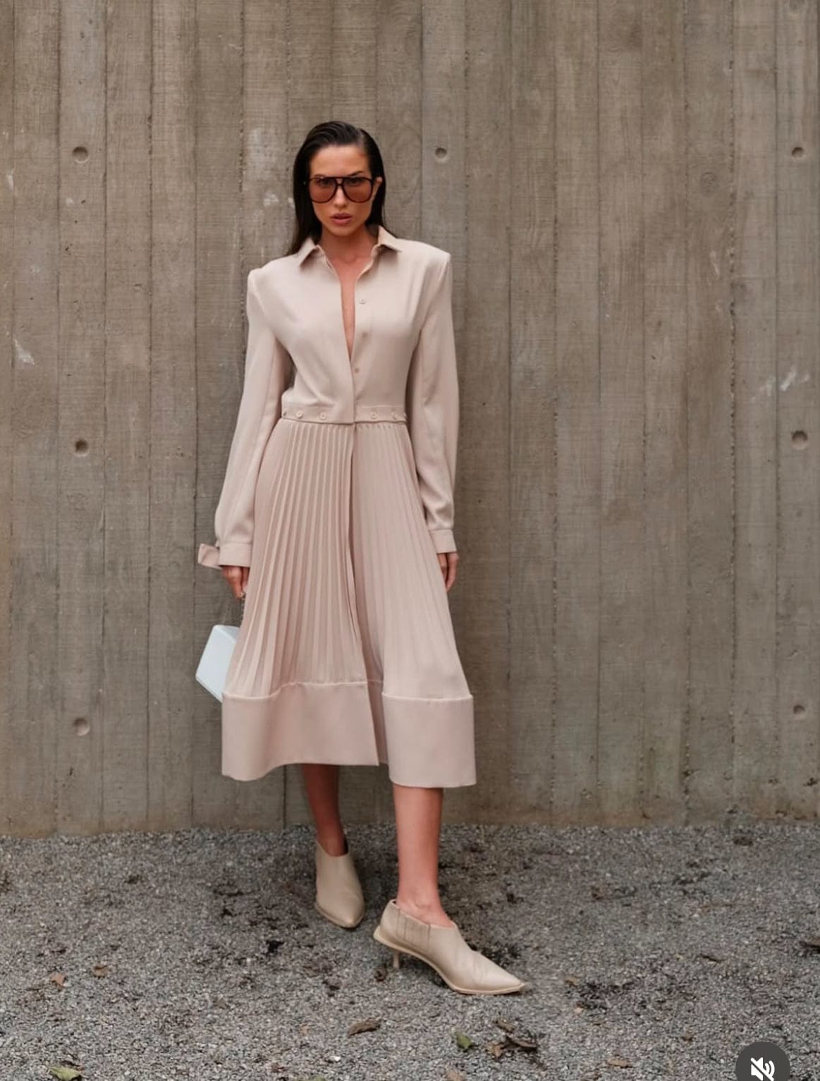 Glória Coelho - Vestido Midi Plissado Manga Longa Areia