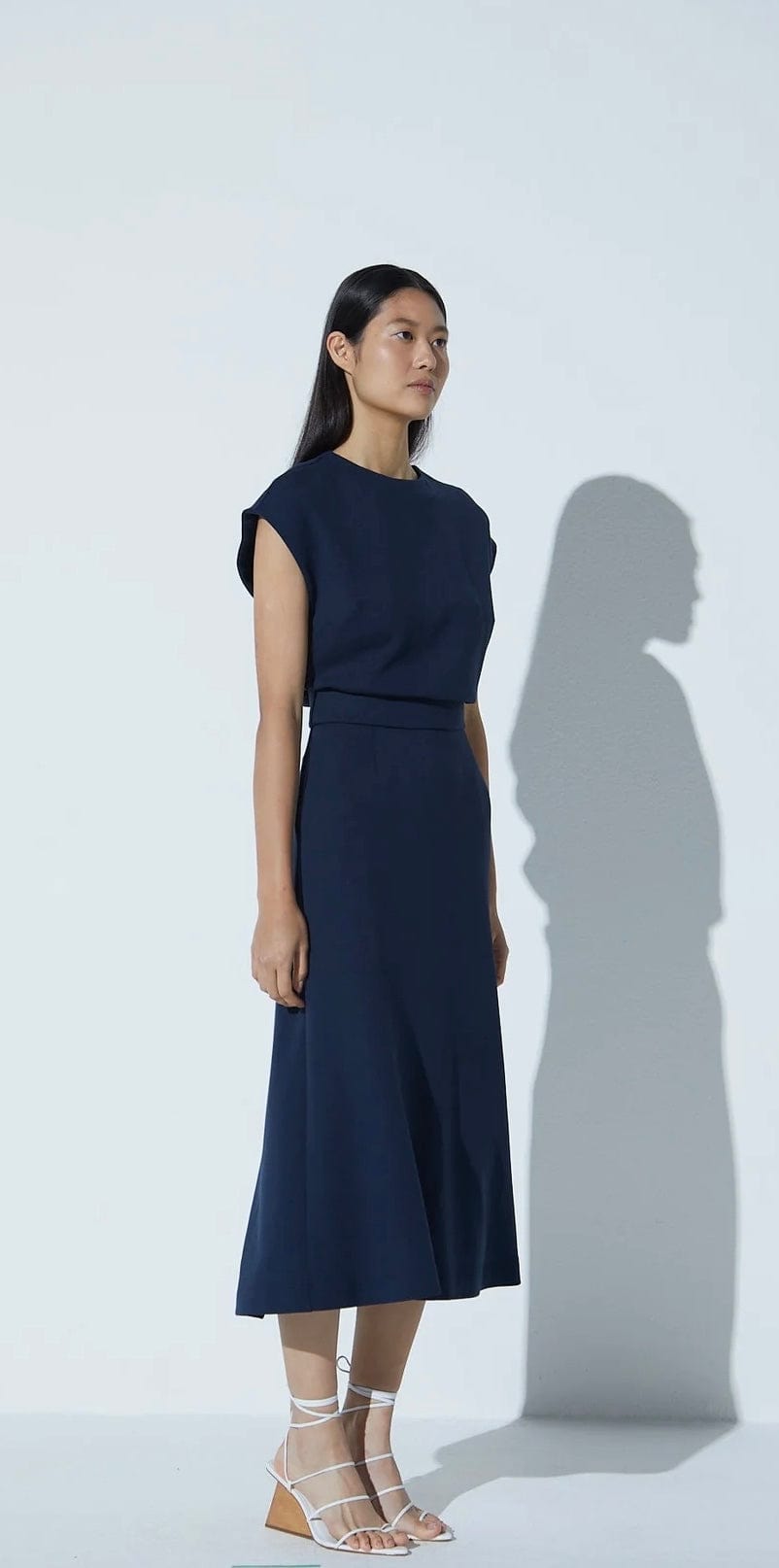 Viviane Furrier - Saia Midi Evasê cropped Neotech Azul Marinho