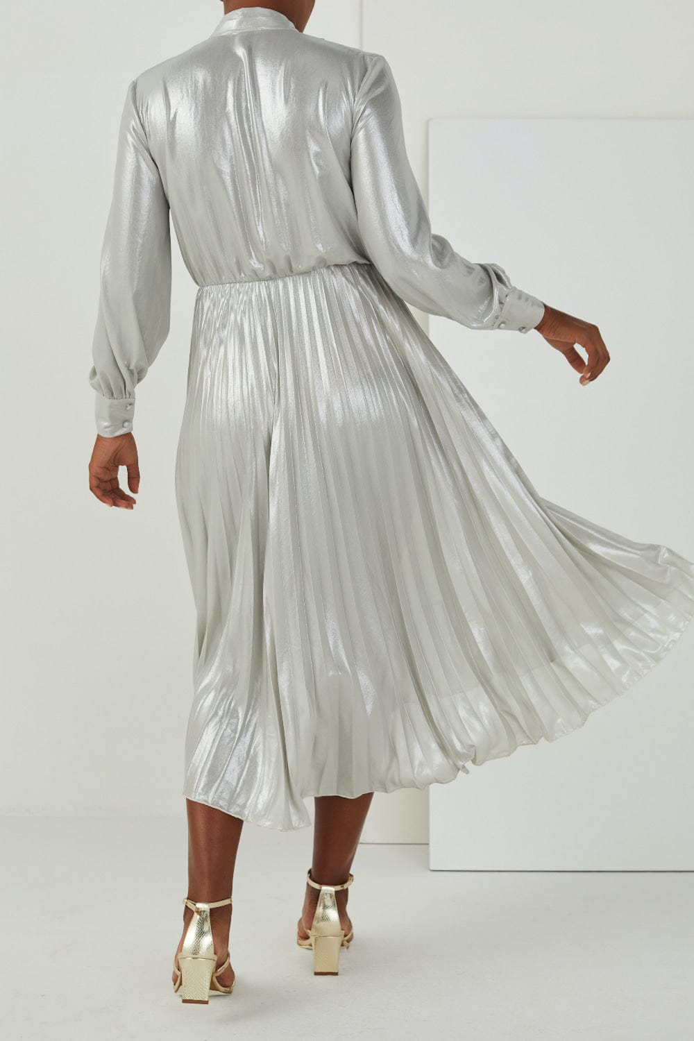 Vicolo - Vestido Mídi com Laço Frontal Prata