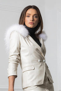 Juliana Sanmartin - Blazer Couro com Capuz Off White