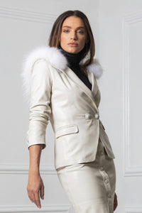 Juliana Sanmartin - Blazer Couro com Capuz Off White